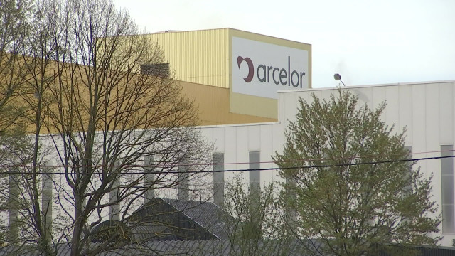 ArcelorMittal termine le dernier trimestre en forte baisse