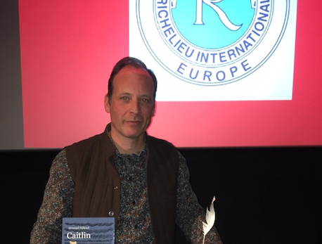 Arnaud Nihoul reçoit le prix Saga du meilleur premier roman belge