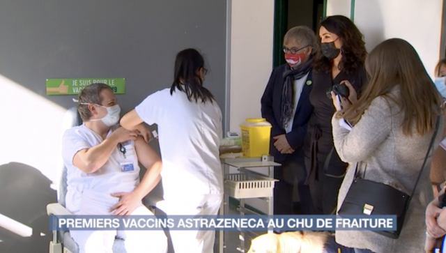 Les premiers vaccins Astrazeneca en milieu hospitalier