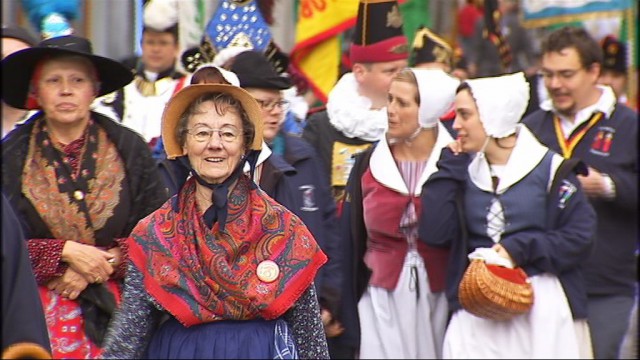 Le groupes folkloriques wallons rendent hommage à Tchantchès