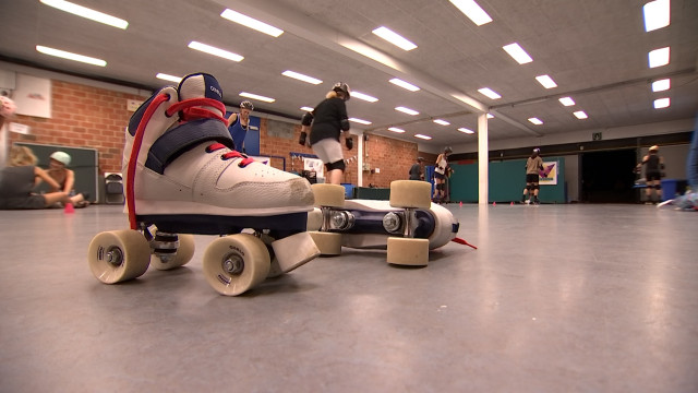 Des patins à roulettes et de la musique : cours de "roller dance" à Angleur
