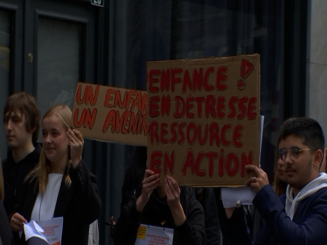 Manifestation pour l'aide à l'enfance à Liège