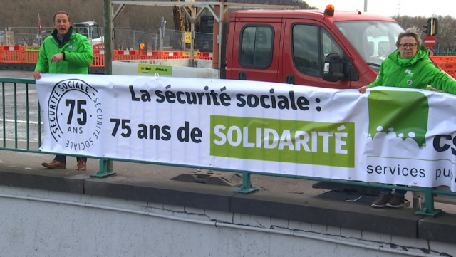 Sécurité sociale : 5 calicots CSC sur 5 ponts liégeois